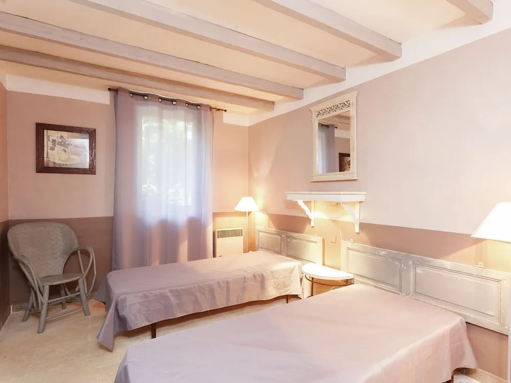 Cottage in Oppede With Pool and Garden