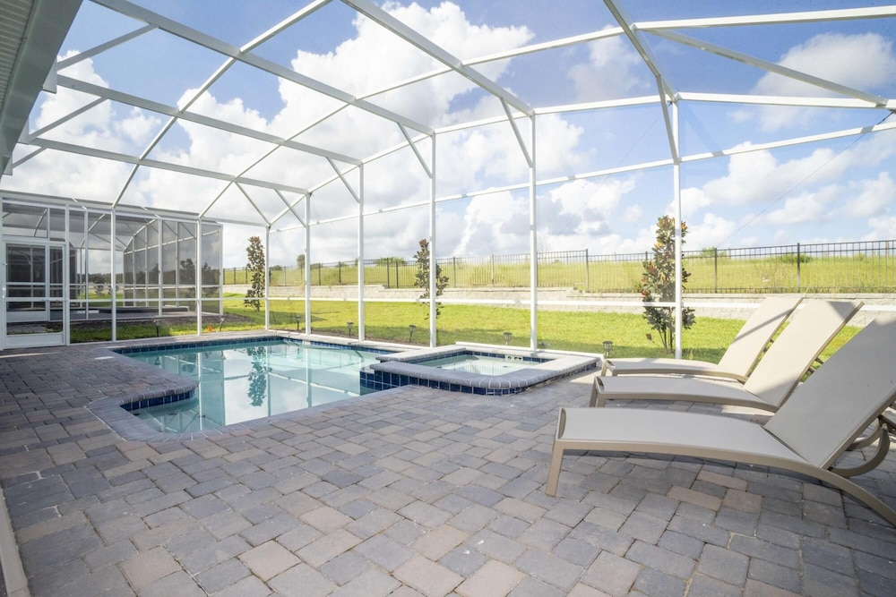 New Spacious Pool Home by Disney
