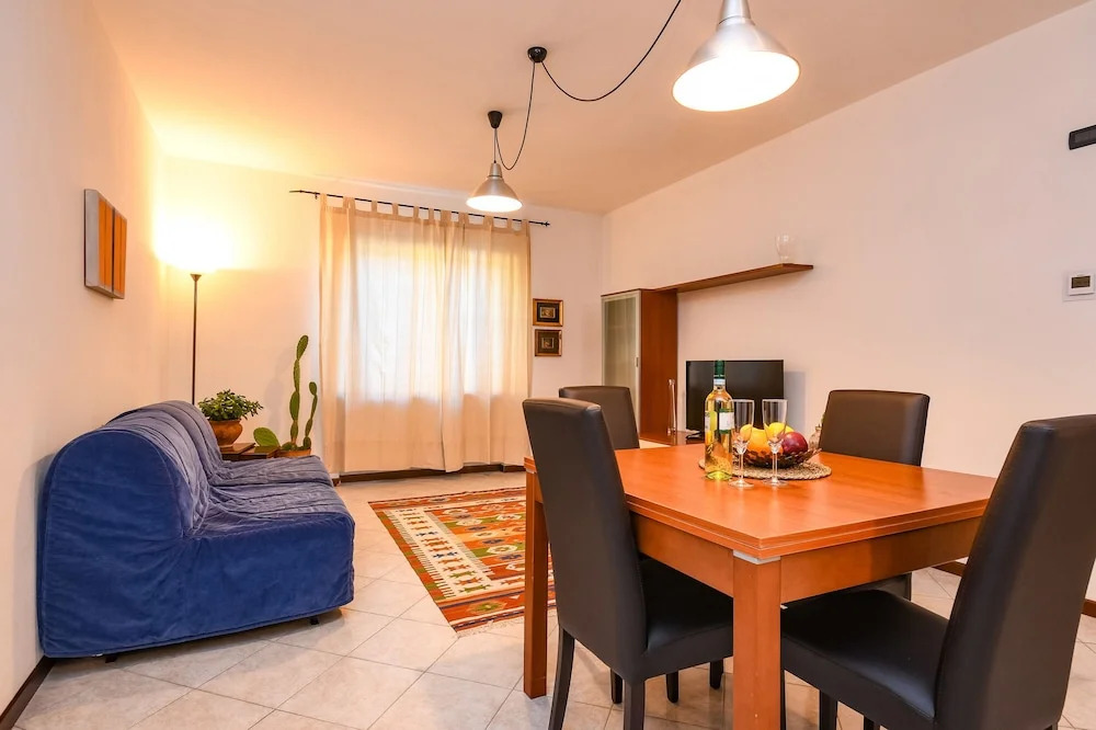 Desenzanoloft: Yellow Apartment
