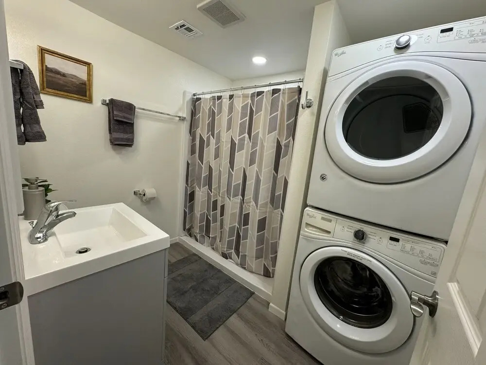 42 Chelsea Place On The Park In Heart Of Downtown 3 Bedroom Home