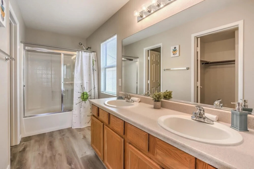 Extended Corporate Beautiful 2 Bedroom Condo With Community Pool Park