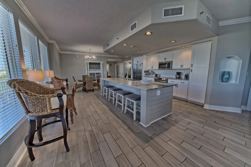 Modern Oceanfront Retreat, Spacious Balcony - 0207 3 Bedroom Condo by RedAwning