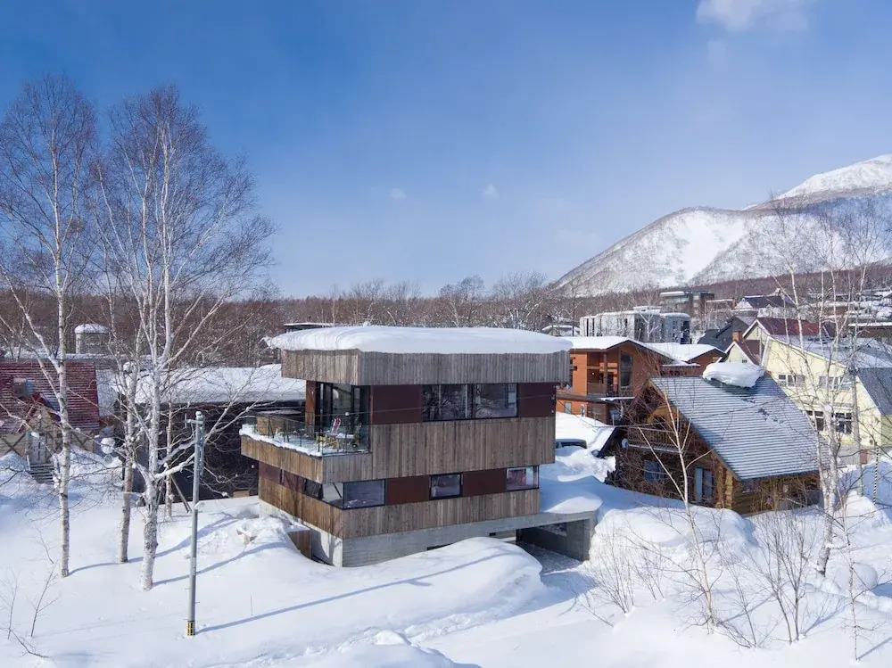 Gustavs Hideaway by H2 Life