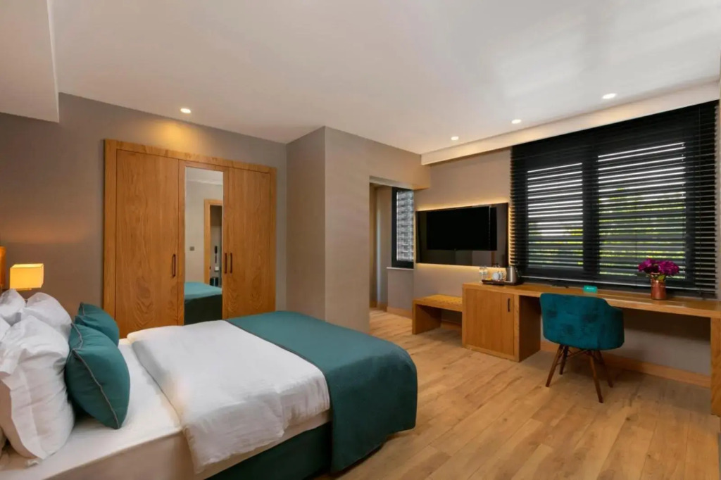 Pukka Hotel