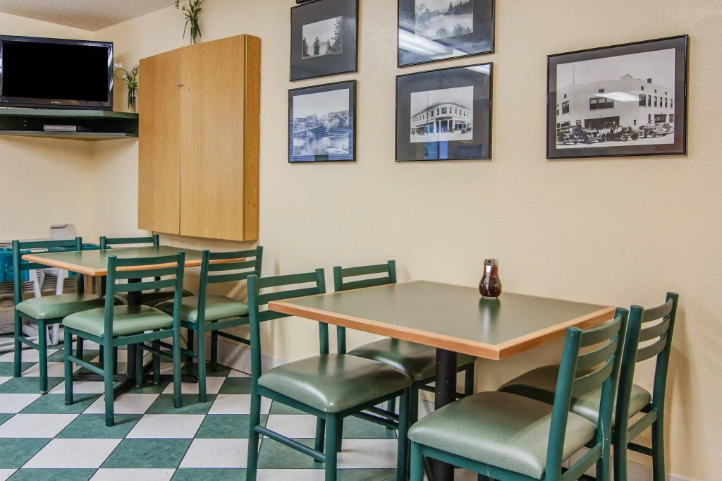 Quality Inn & Suites Medford Airport