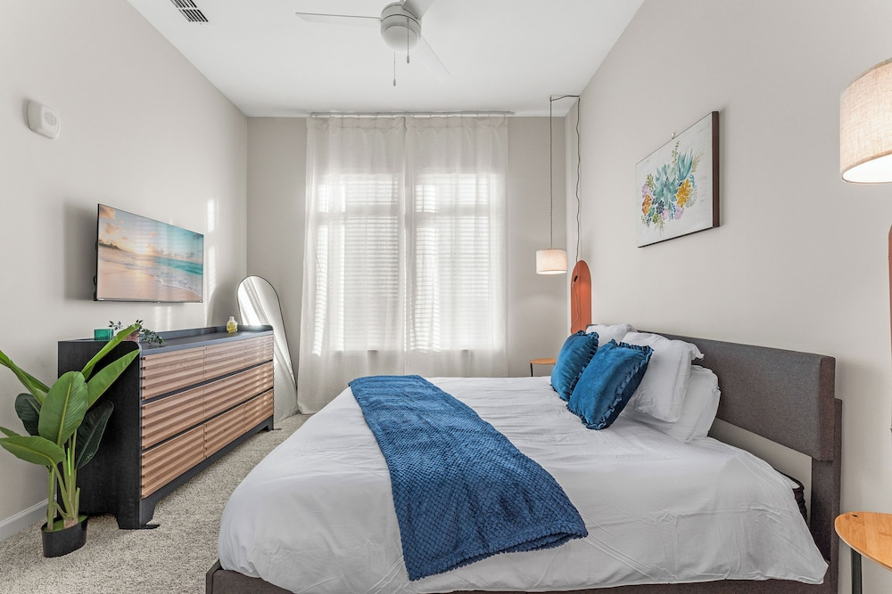 Riviere 2BR Apartment Pet Friendly Oasis Sleeps 6 Close to Epic Universe Pool & Gym