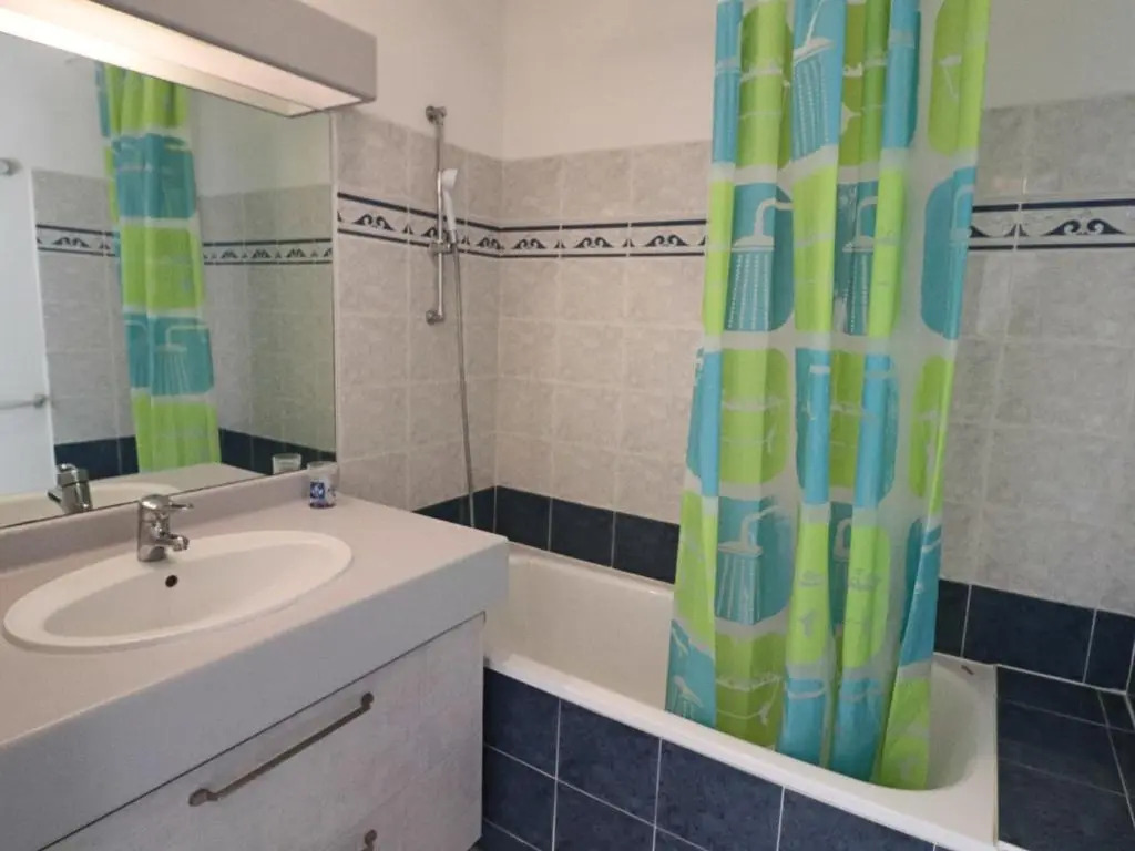 Appartement Sète, 2 pièces, 5 personnes - FR-1-472A-136