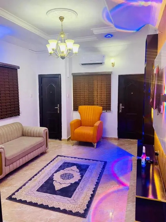 Julaz Apartment & Lounge