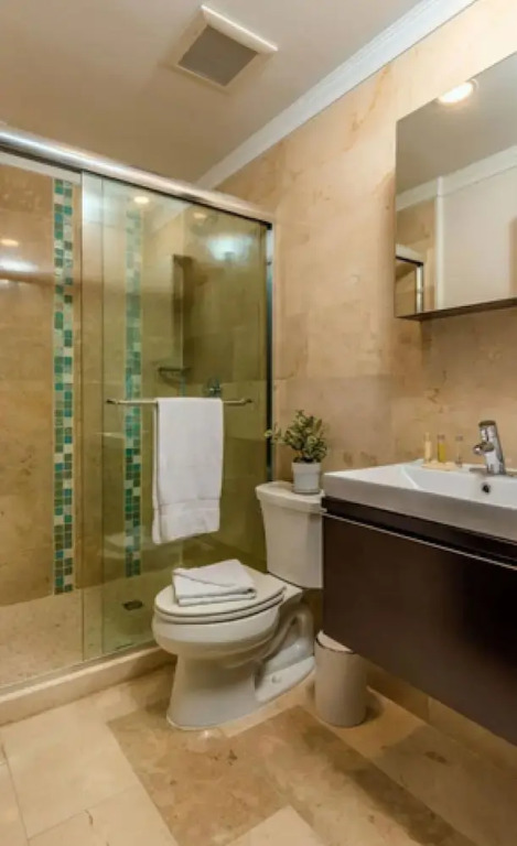 Top Floor Corner Condo w Amazing Views 2BR 3BA