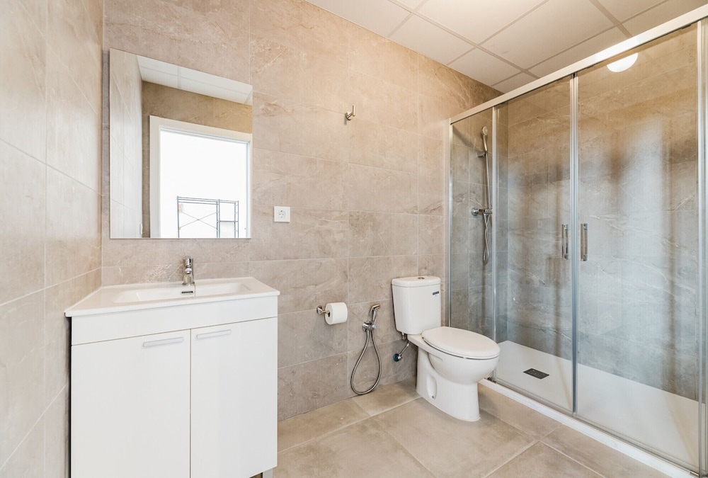 Valencia Apartments by Olala Homes