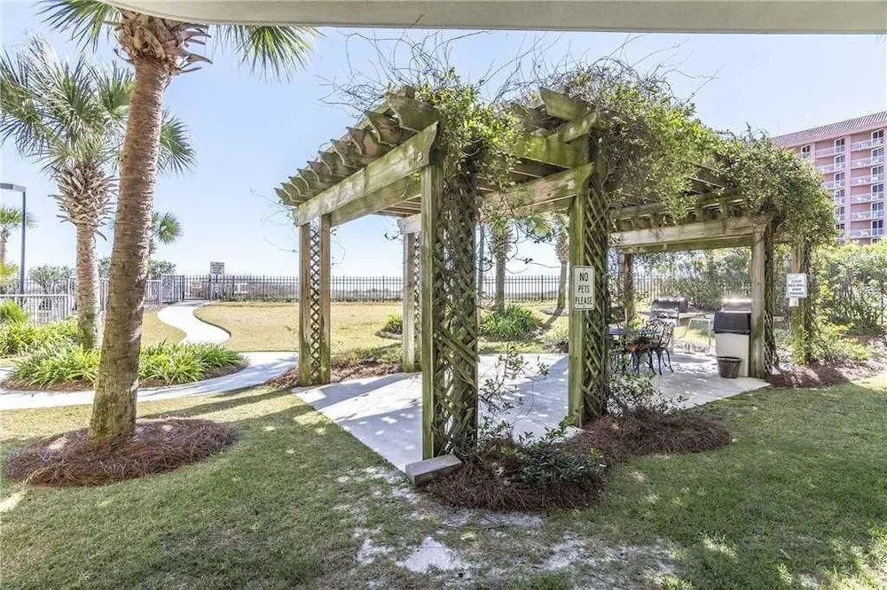 Grand Pointe 605 - 3 Br home by RedAwning