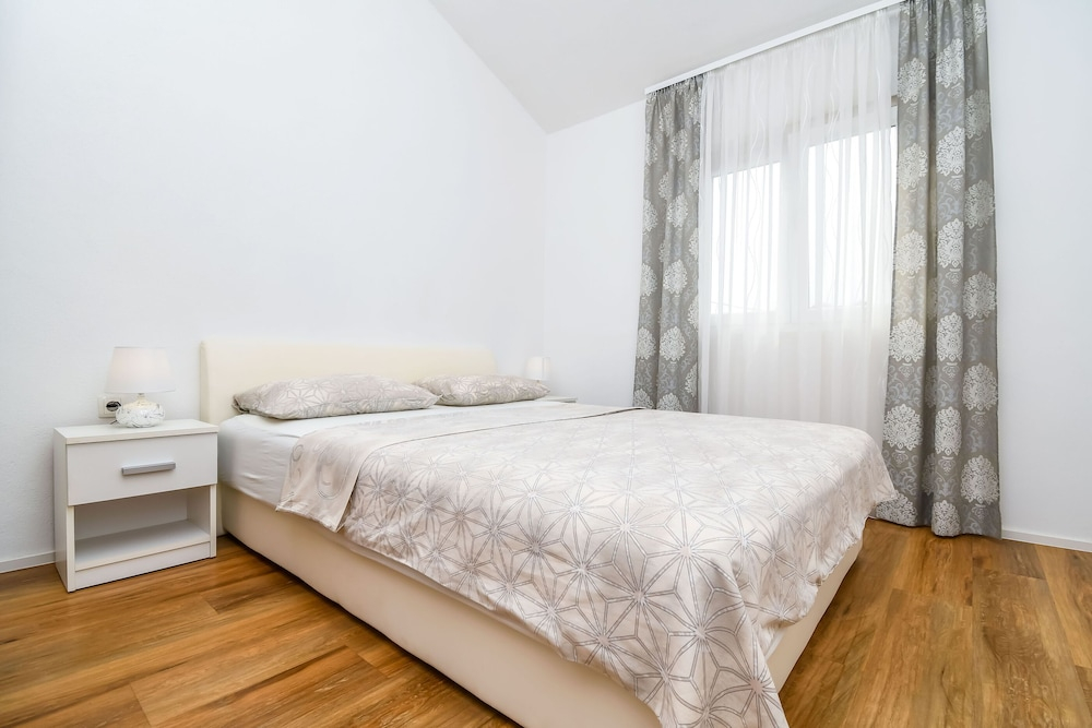 Apartments Mirjana