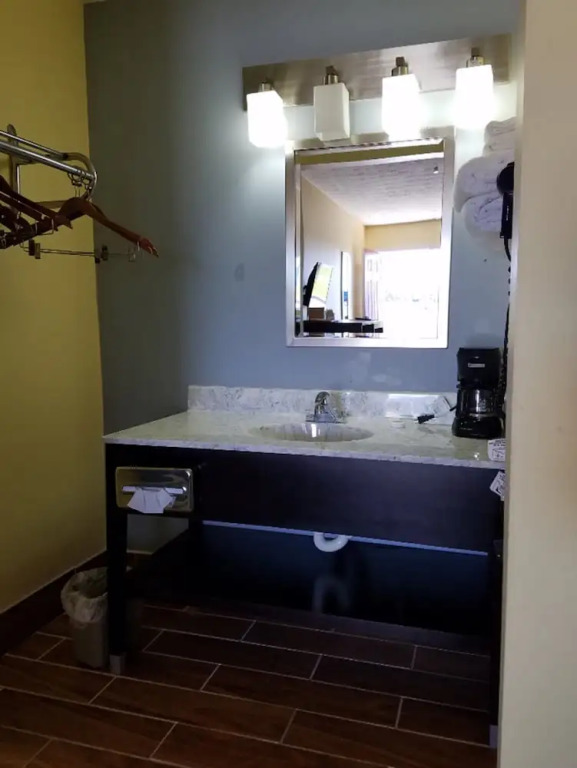 Budget Host Inn