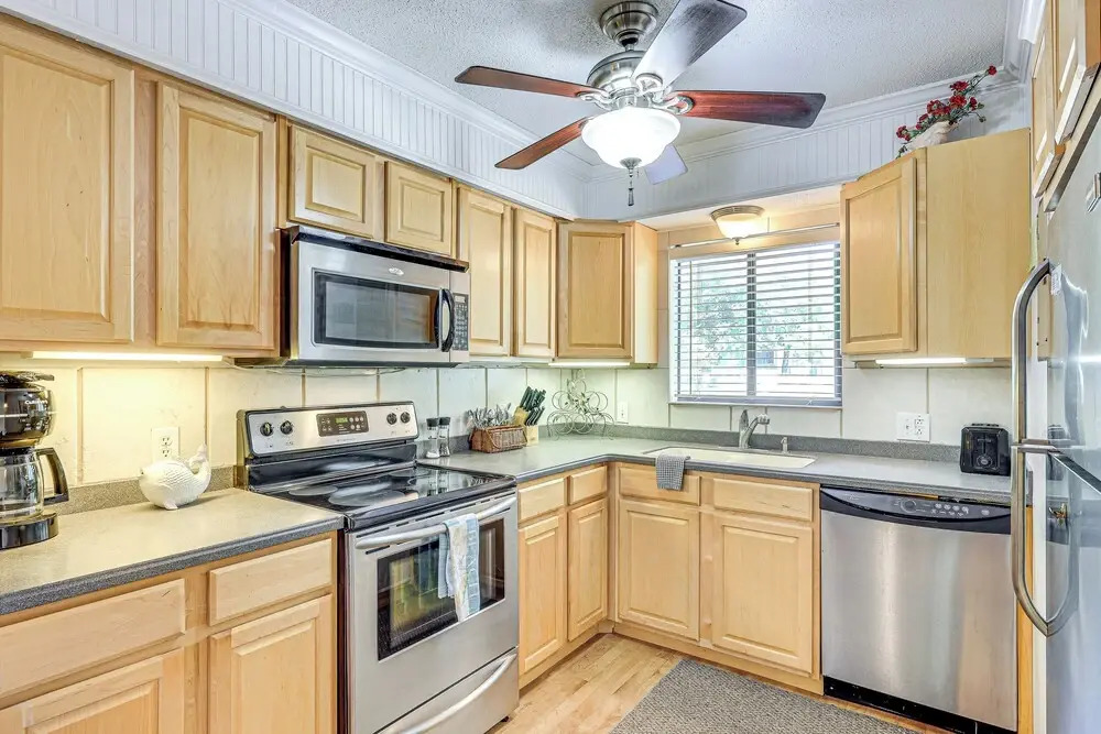 Fernandina Beach Condo w/ Pool + Path to Beach!