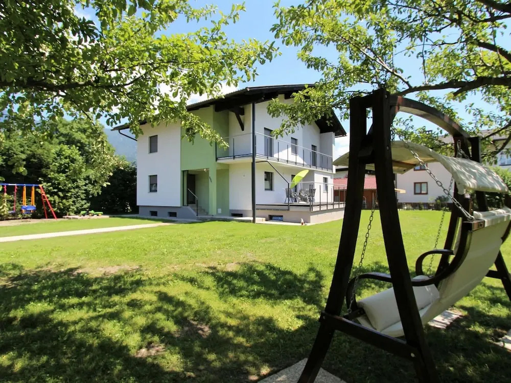 Nice Apartment in Detached House with Large Garden near Town Center & Ski Slope