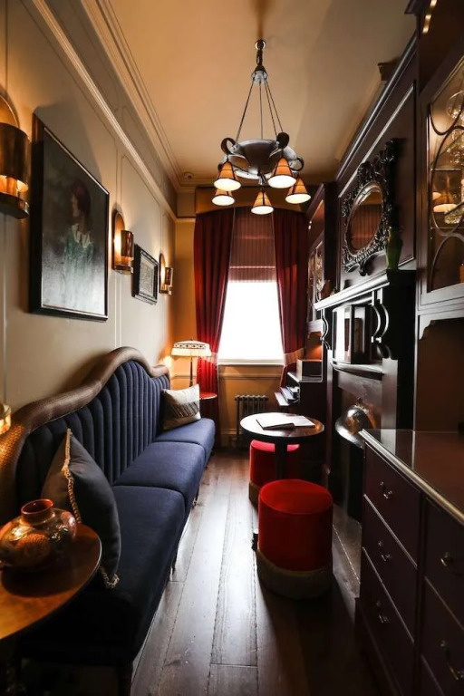 Henry's Townhouse