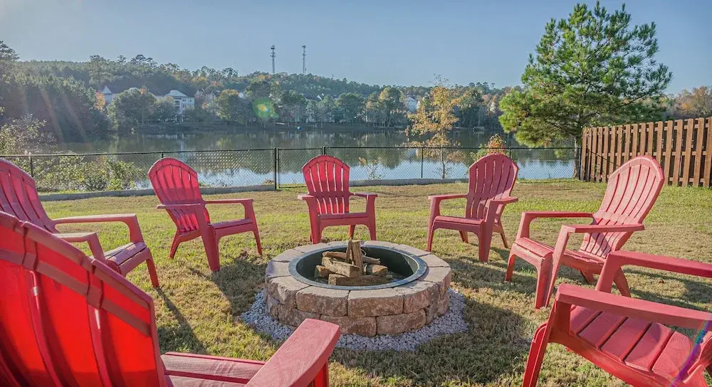 Lakeside Lodging