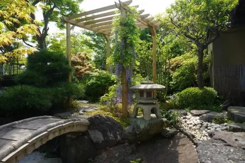 Atelier Bees Knees Bed & Breakfast