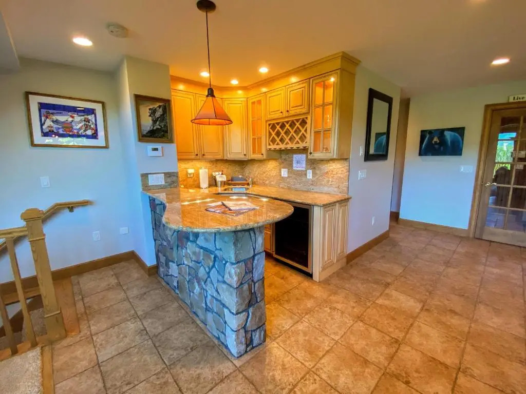 M1 Luxury home a short walk from the Mount Washington Hotel AC heated floor stunning views