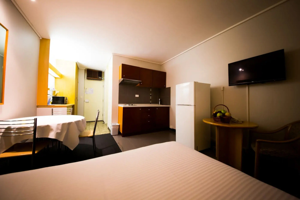 Sandown Regency Hotel & Apartments