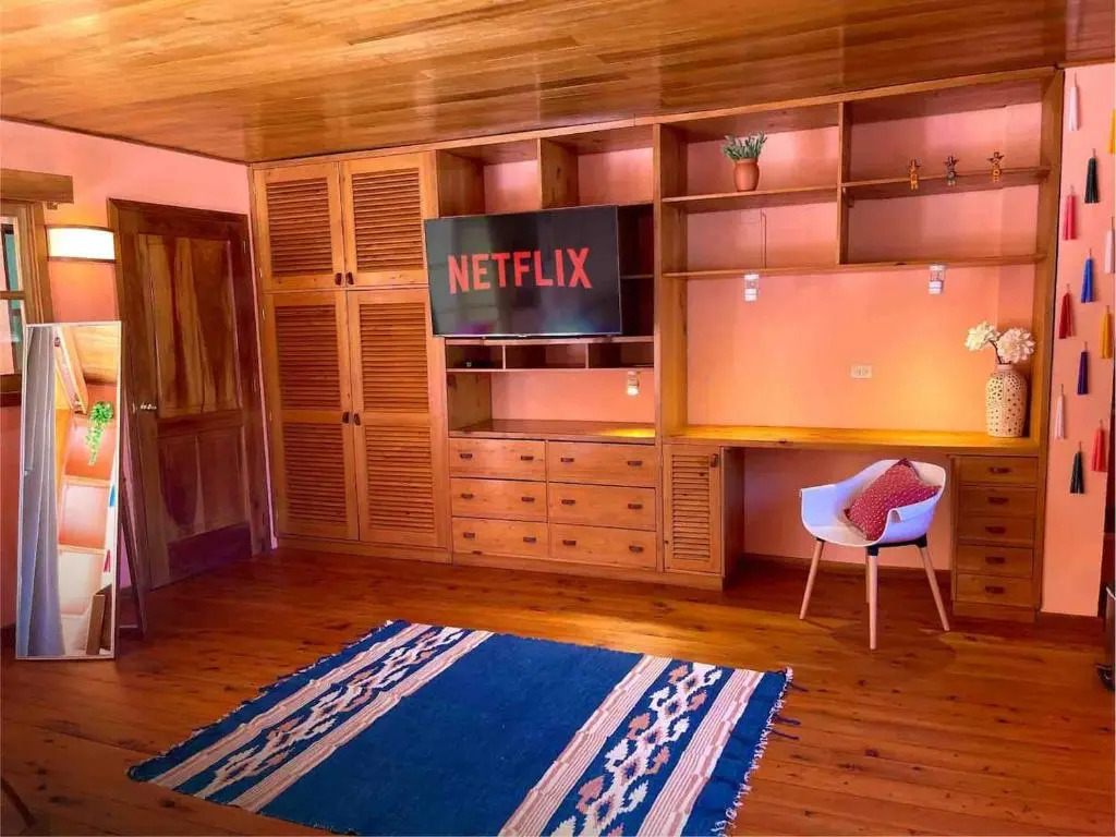 Casa Centro Panajachel / Parqueo Privado / 7-12 pax
