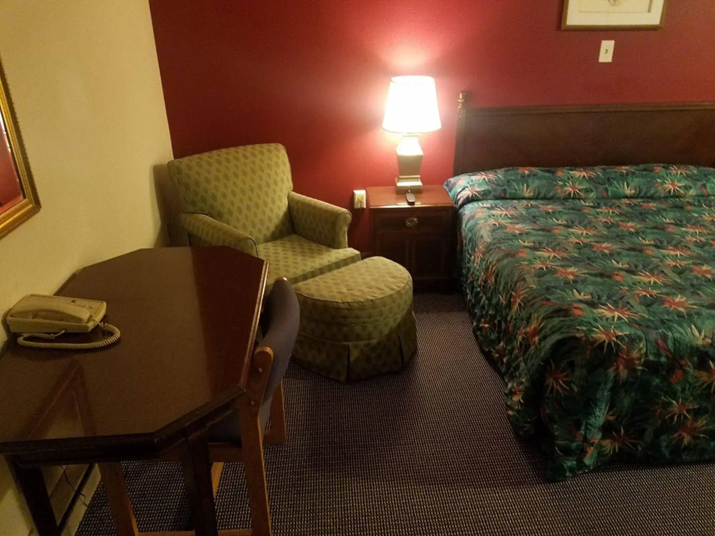 Maplehurst Motel