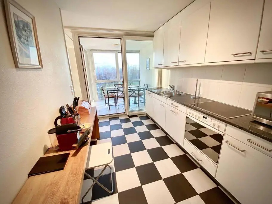 Your bright and spacious apartment by the lake