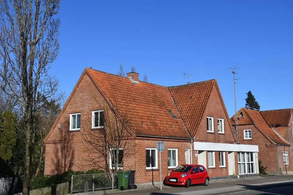 Lovely Town Apartment - Sleeps 5, Parking & Garden