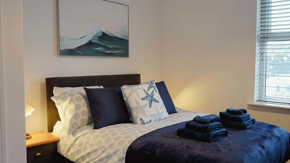 Ivydene - 3 Bedroom House -tenby