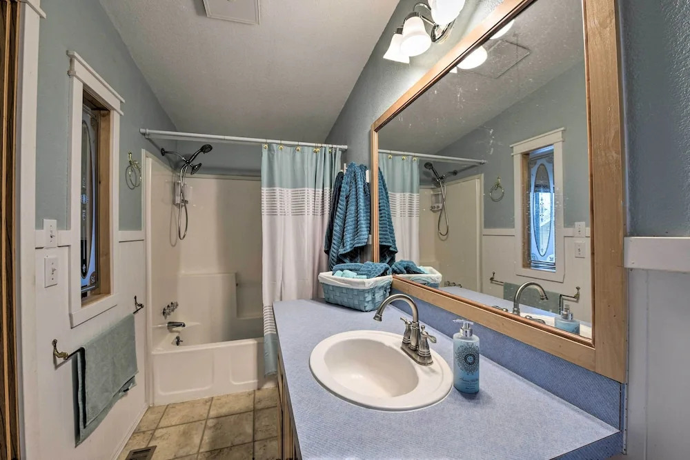 Cute Cottage w/ Deck Walk 115 Ft to Brewery & Cafe
