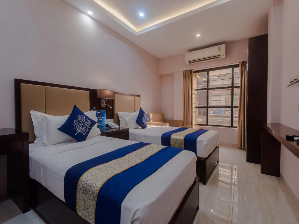 OYO Flagship 15439 Colaba