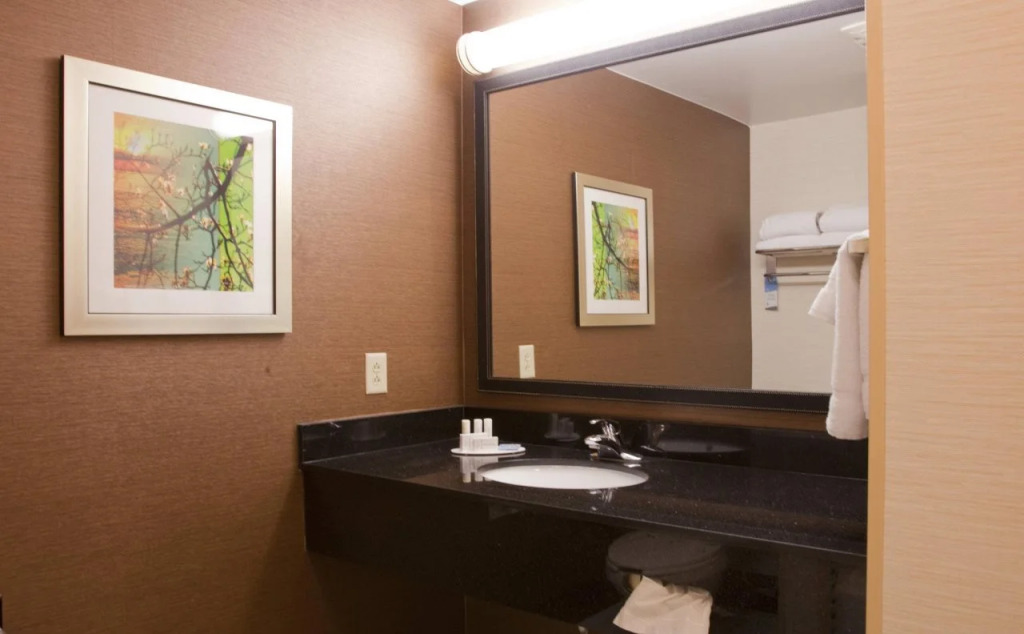 Fairfield Inn & Suites Bedford