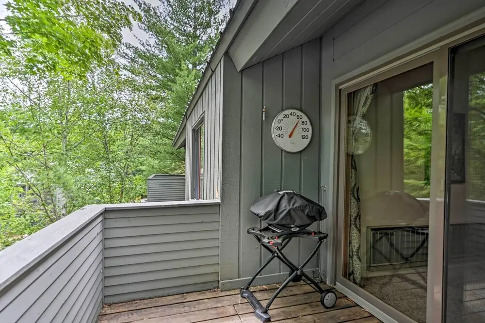 Village of Loon Mtn Condo with Fireplace and Balcony!