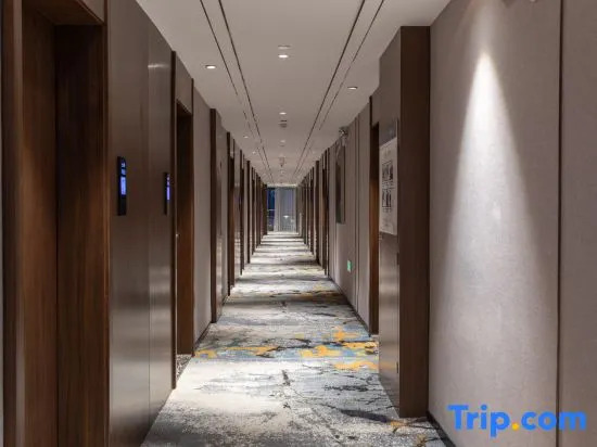 Yeste International Hotel (Nanning South Lake Park Macun Subway Station)