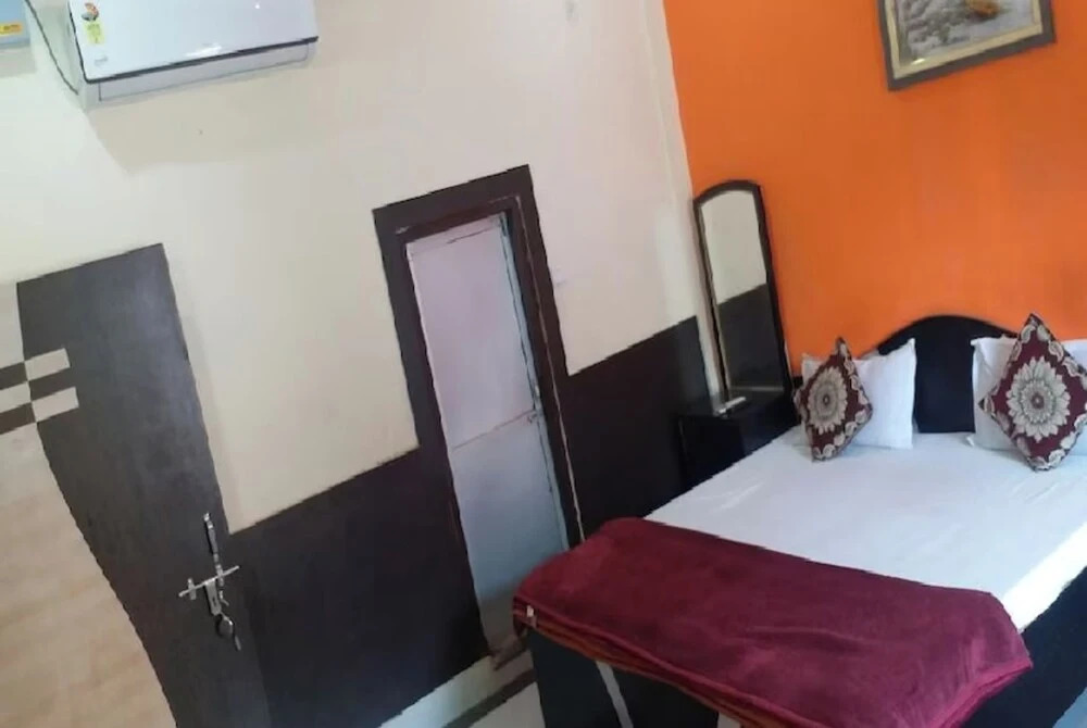 Goroomgo New Ashiyana Palace Varanasi