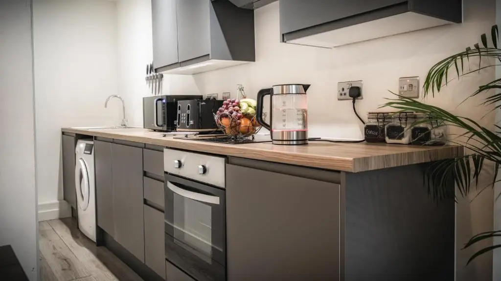 Stunning 2 bed with outside balcony, super king beds and 75’’ TV!