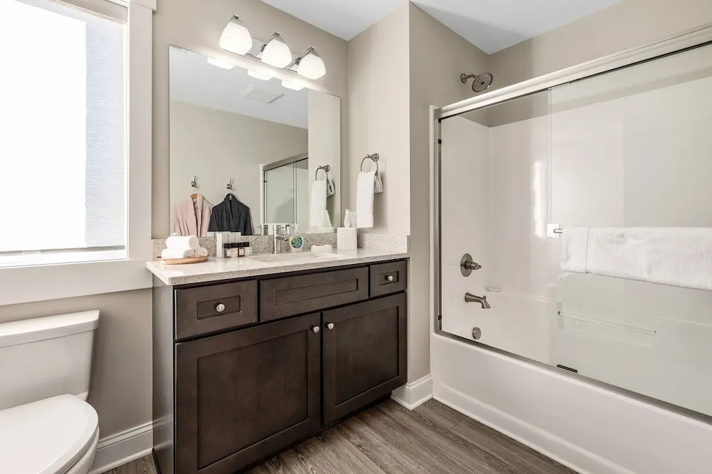 539 Bay Street - Luxury Downtown Residences Steps from the Beach and Festivals