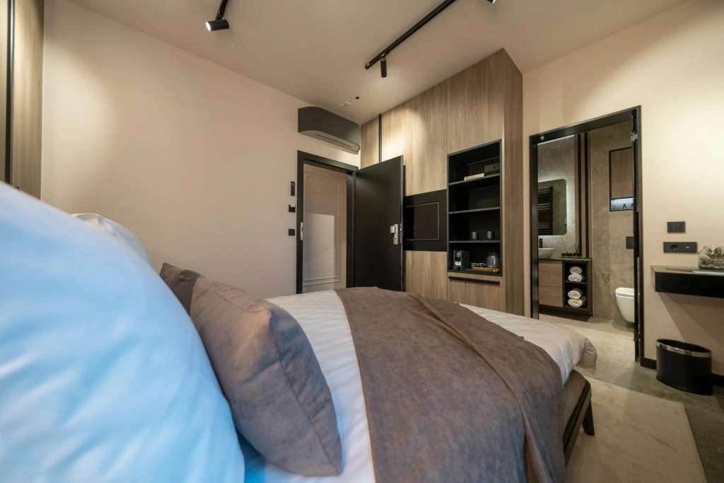 VELVET rooms & more
