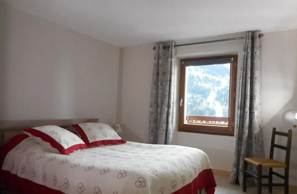 Ski Peak - Chalet Dibona, cosy log fire evenings 200m from the slopes