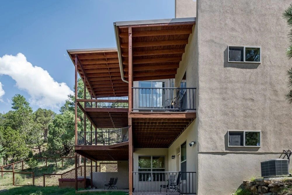 Adobe Mountain Views - Four Bedroom Cabin with Hot Tub