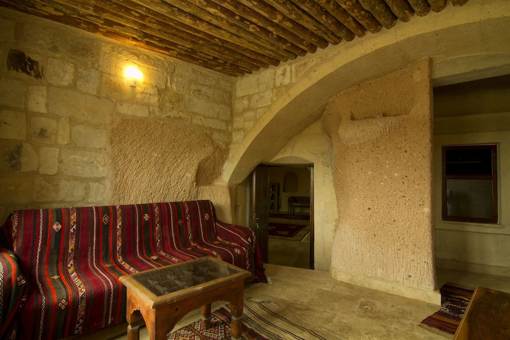 Takaev Cave House