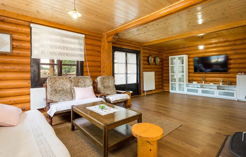 4 Bedroom Lovely Home In Otocac
