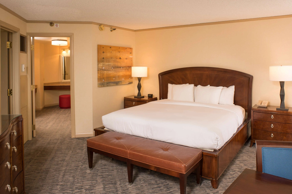 DoubleTree by Hilton Tulsa - Warren Place