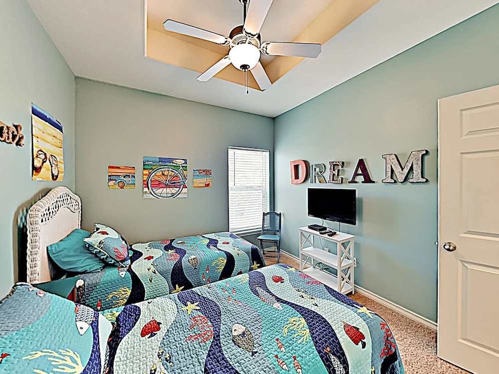New Listing! Coastal Escape W/ Pool, 200 To Beach 4 Bedroom Townhouse