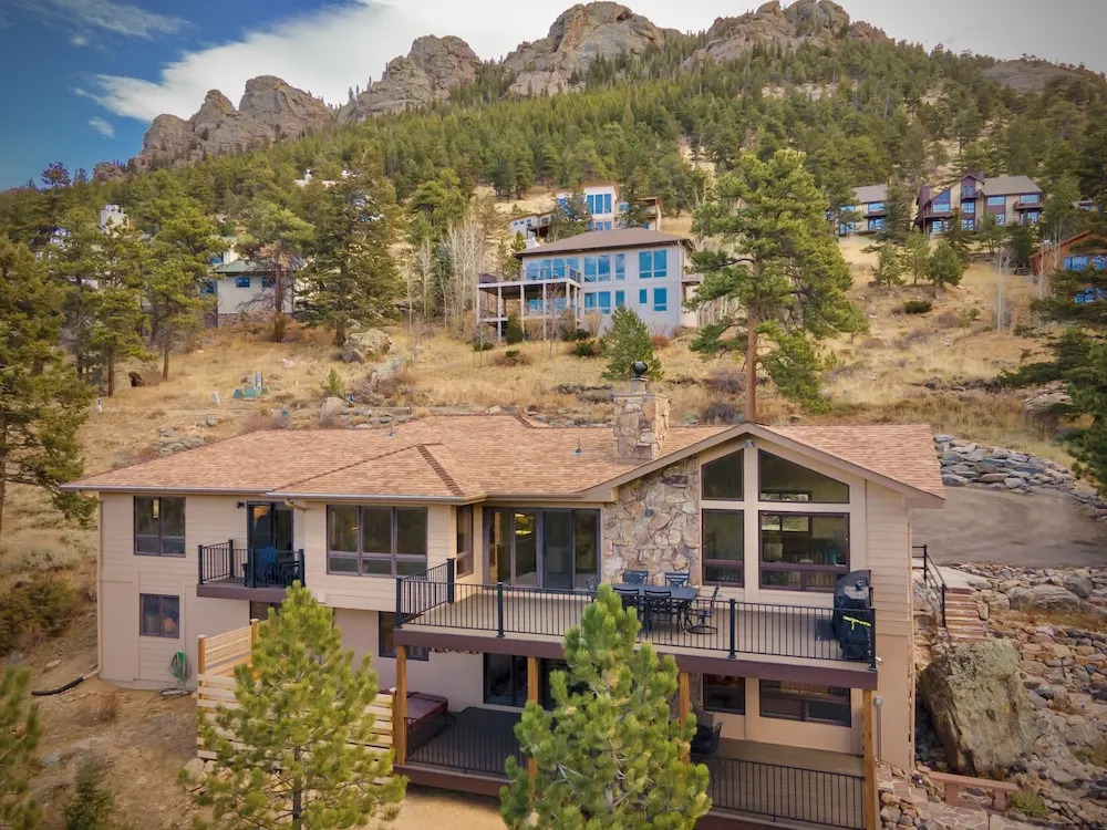 Alpenglow Vacation Home At Windcliff 4 Bedroom Home by RedAwning