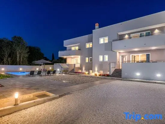 Villa D Pula 3-bedrooms Luxury Accomodation
