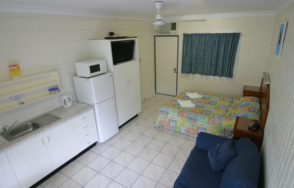 Tropical Palms Resort & 4WD Hire