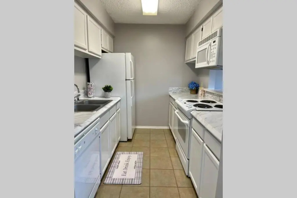 The Cottage by Mall of Louisiana, Baton Rouge