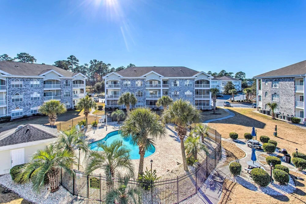 Pool & Golf Course Views: Myrtle Beach Condo