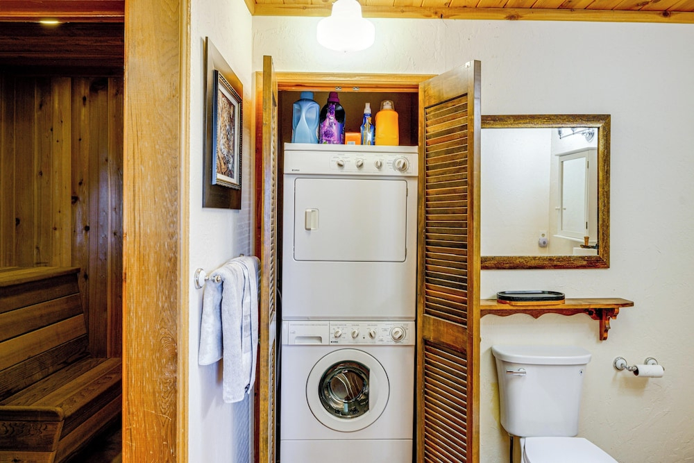Private Sauna & Mtn-view Deck! Kern County Home